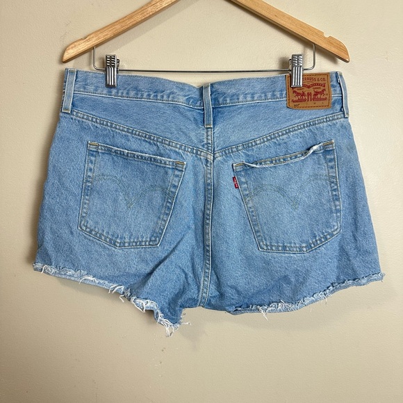 Levi's Size 33 Light Blue Jean Shorts - Picture 4 of 7